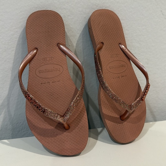 Havaianas Glittery Slim Ballet Rose/Golden Blush Flip Flop Sandals - Picture 13 of 14